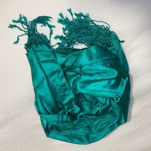 Beautiful scarf- like new